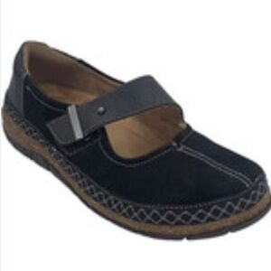 Earth Origins Mary Jane Size 8.5 Black Suede
Casual Shoes